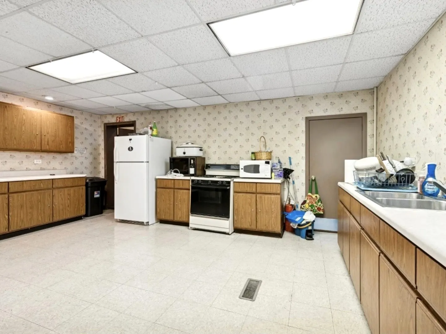 5923 W Irving Park Road IL