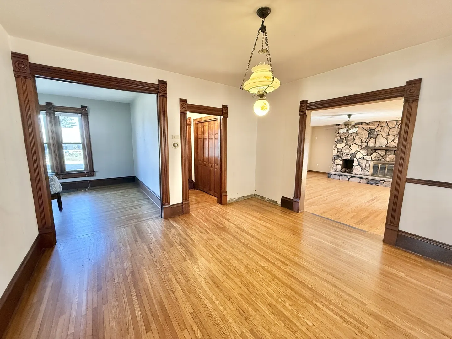 126 W Roosevelt Street IL