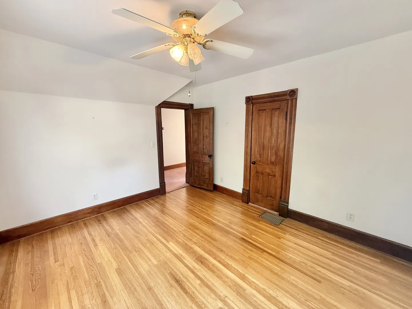 126 W Roosevelt Street IL