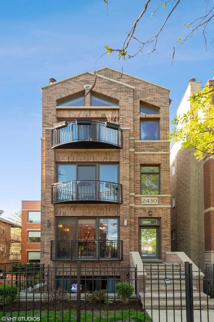 2430 W Iowa Street 1 IL