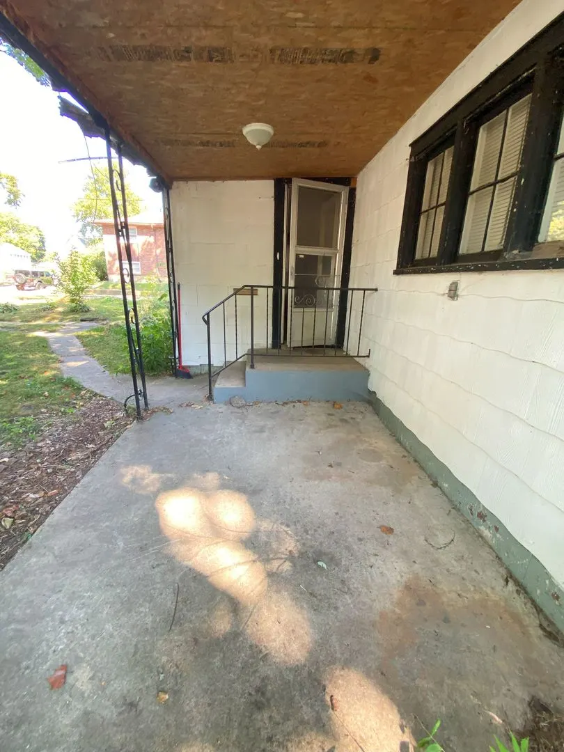 212 W 6th Street IL