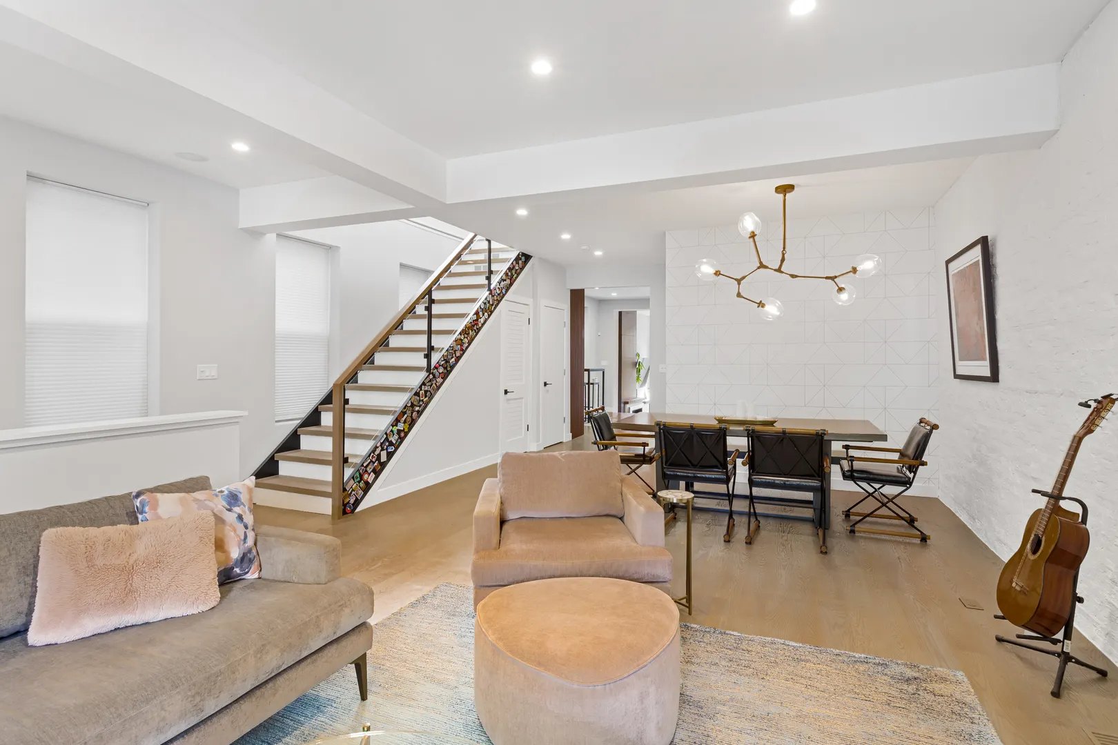 1457 W Walton Street IL