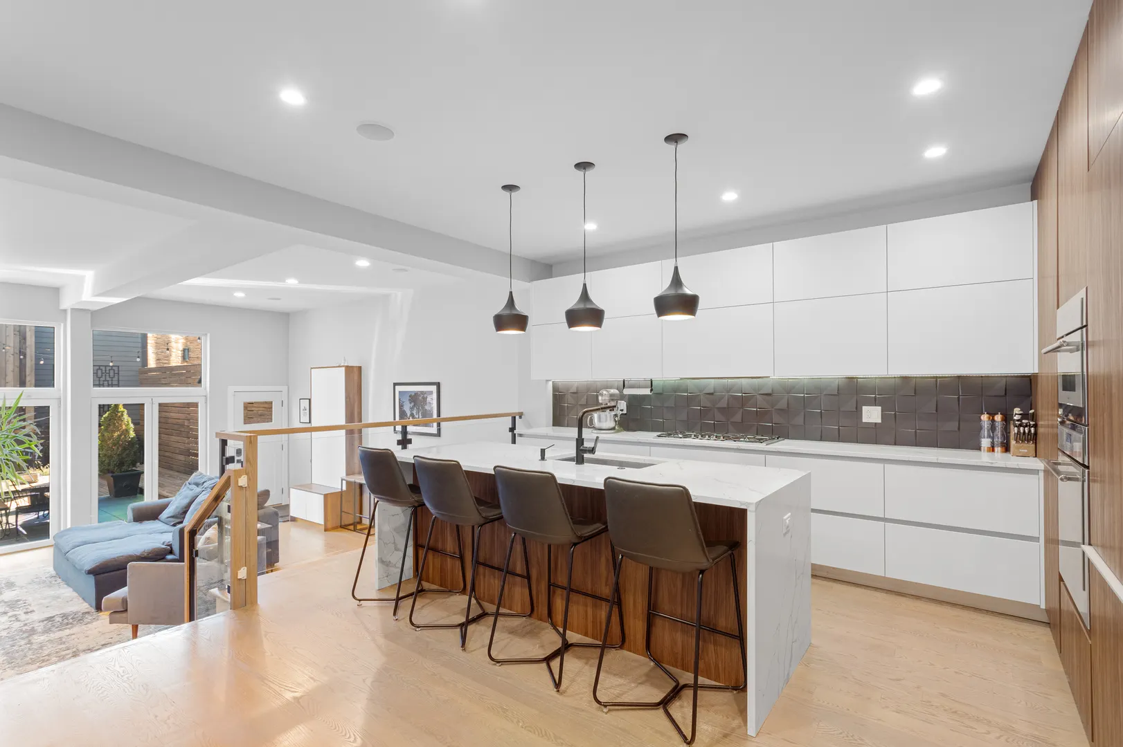 1457 W Walton Street IL