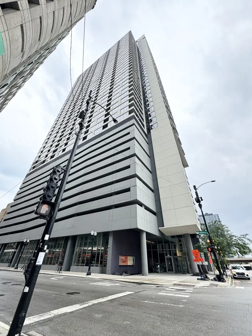 235 W VAN BUREN Street 3519 IL