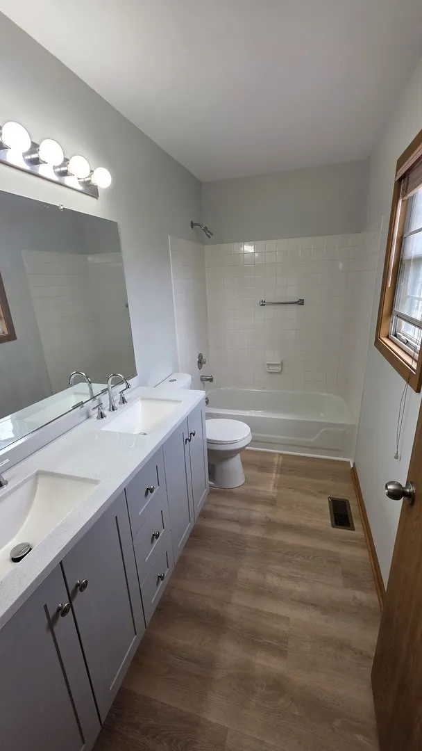 2343 Glenmoor Drive IL