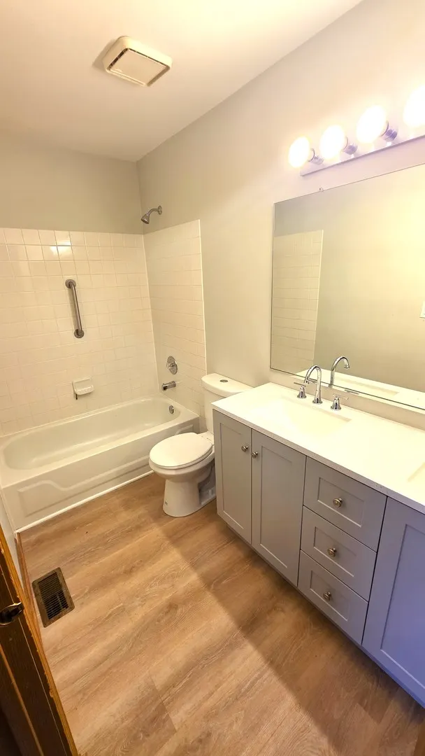 2343 Glenmoor Drive IL