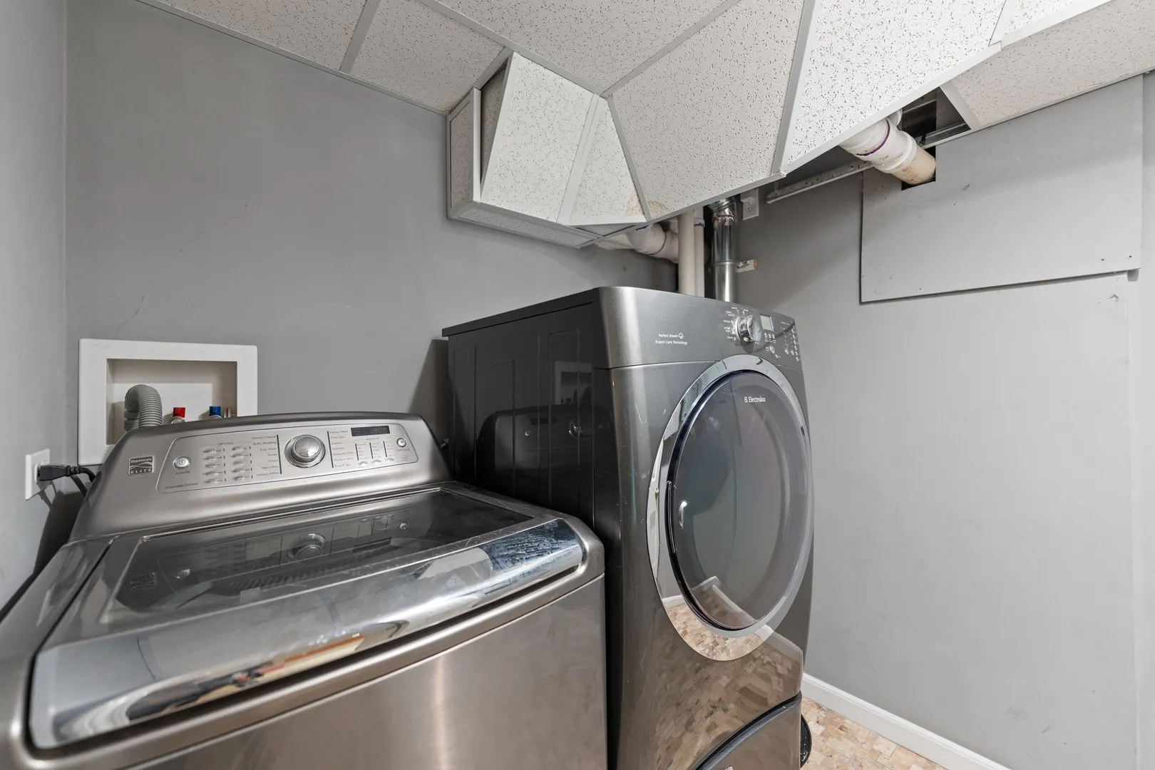 23W620 Walnut Street IL