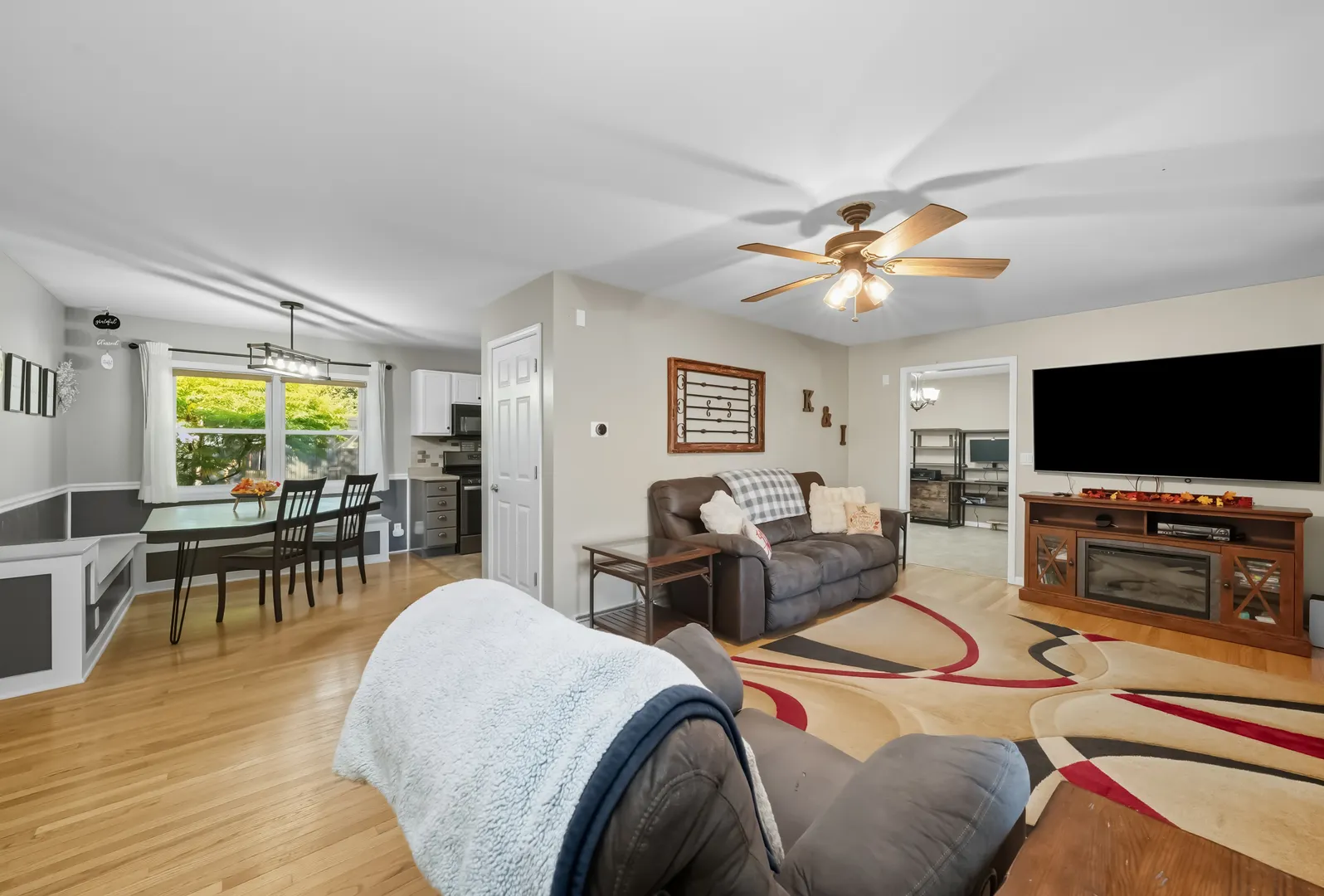 120 Cook Court IL