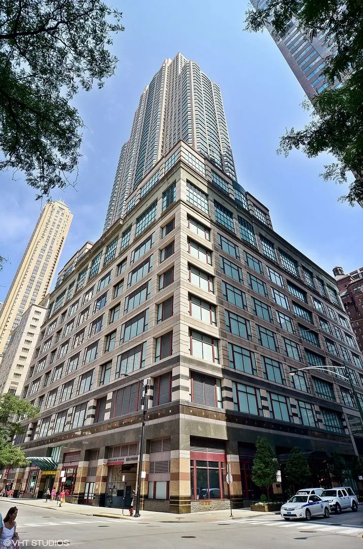 100 E Huron Street 3901 IL