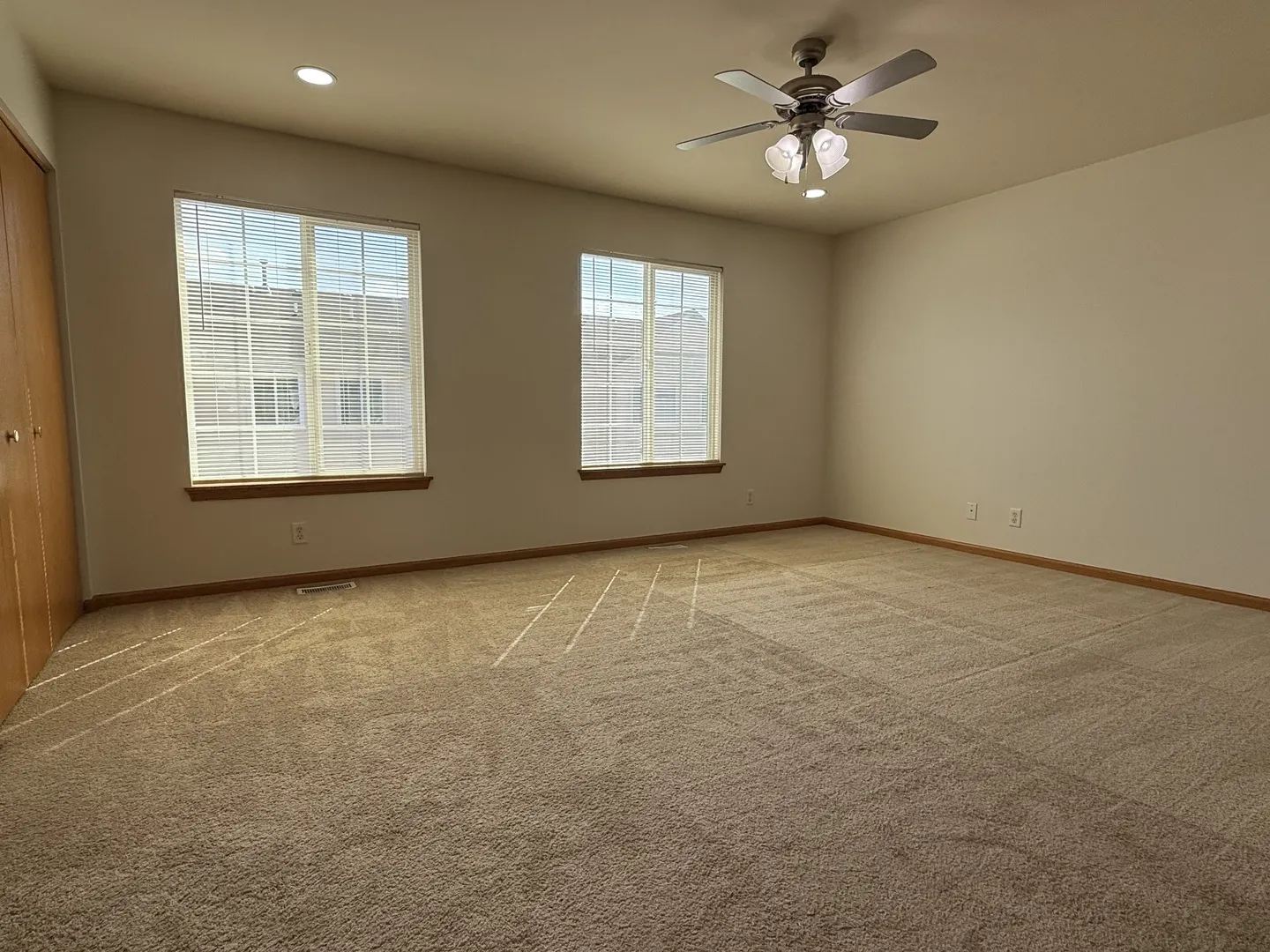 1392 Carolyn Court IL
