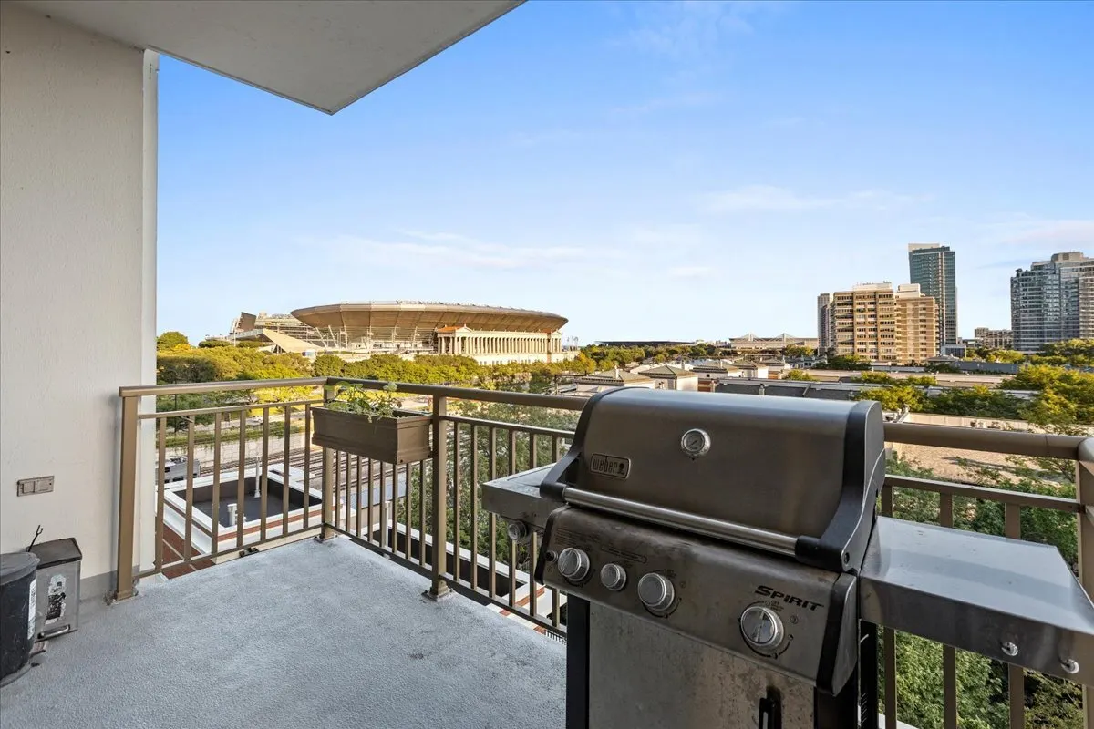 1335 S Prairie Avenue 706 IL