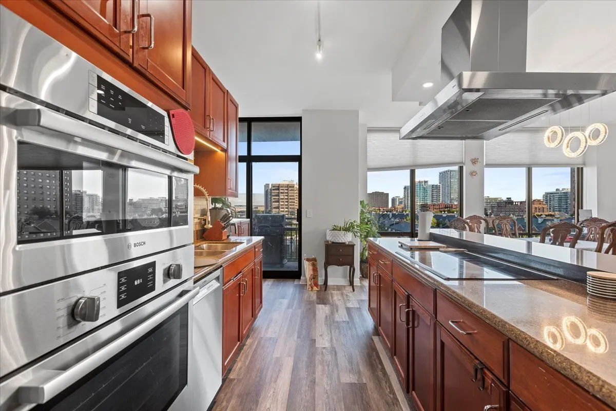 1335 S Prairie Avenue 706 IL