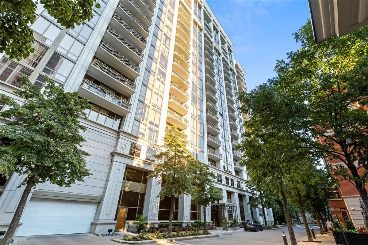 1335 S Prairie Avenue 706 IL