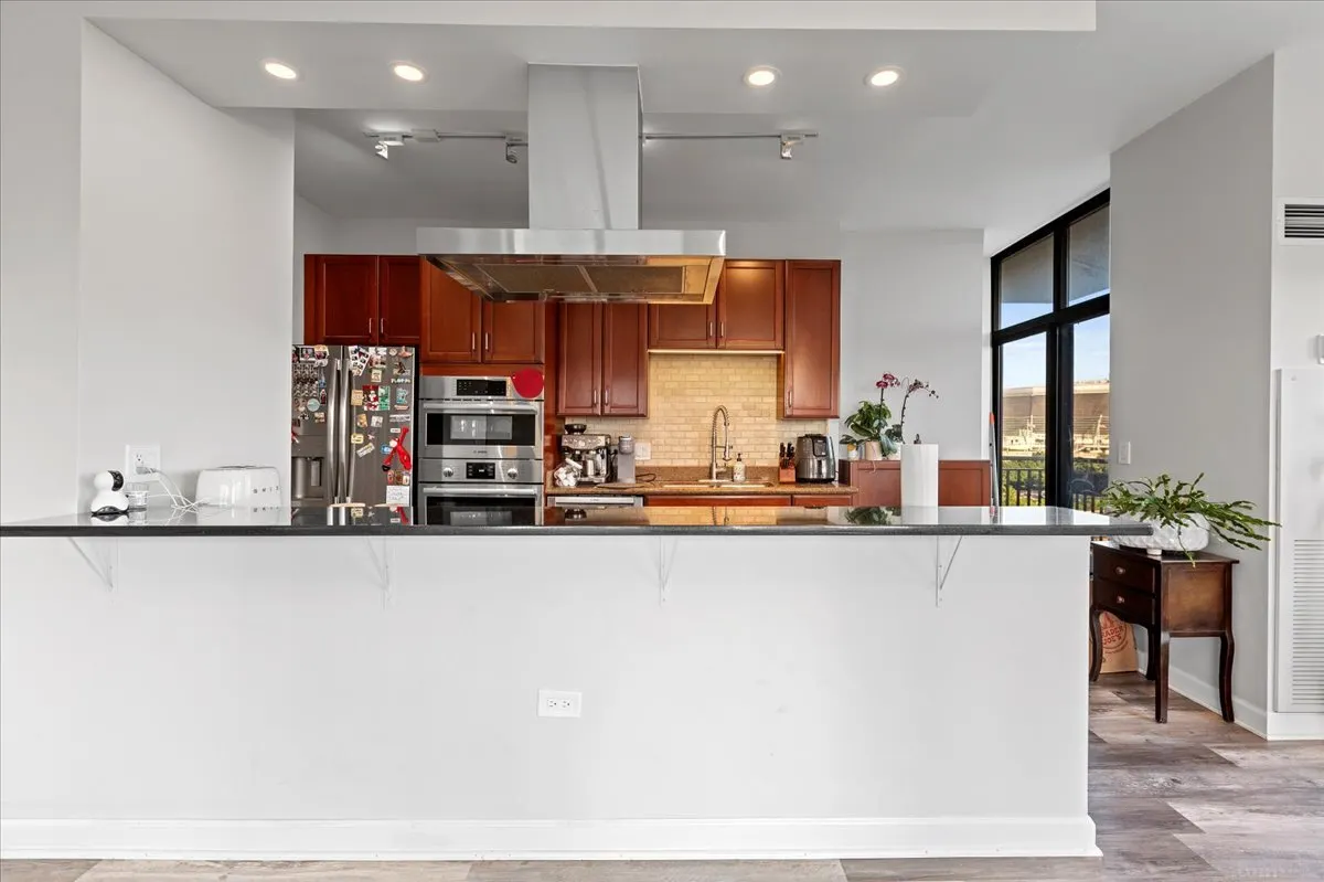 1335 S Prairie Avenue 706 IL