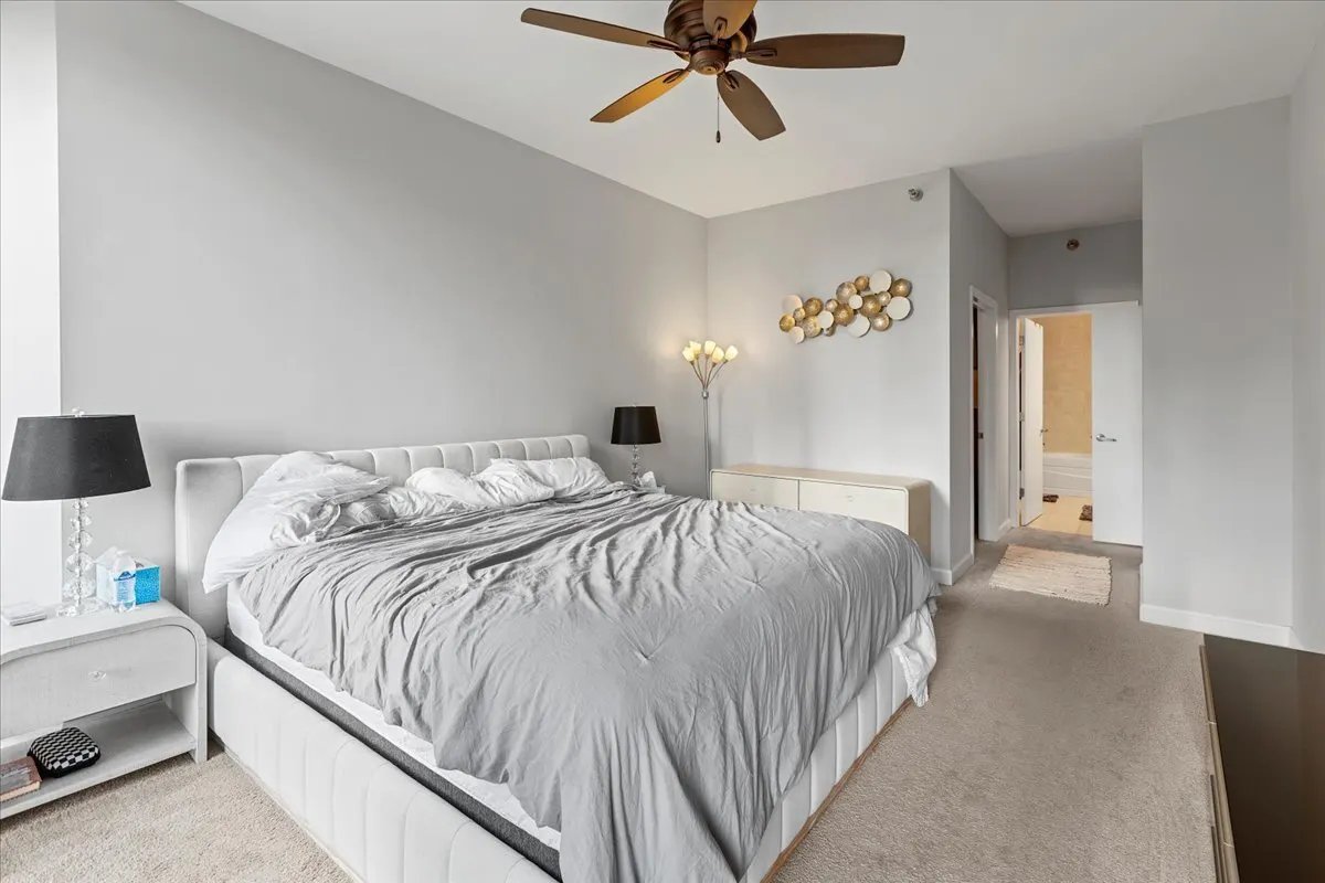 1335 S Prairie Avenue 706 IL