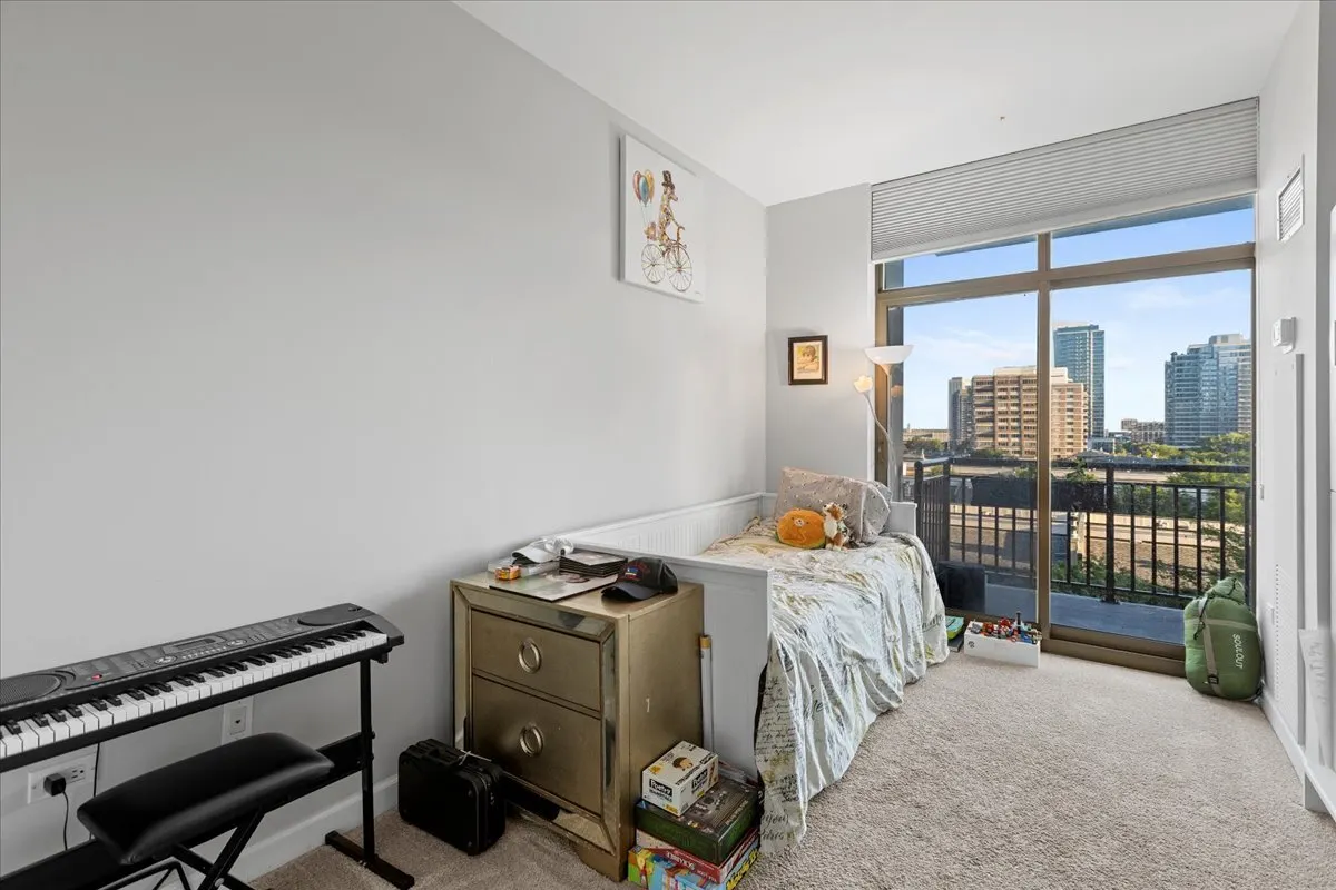 1335 S Prairie Avenue 706 IL