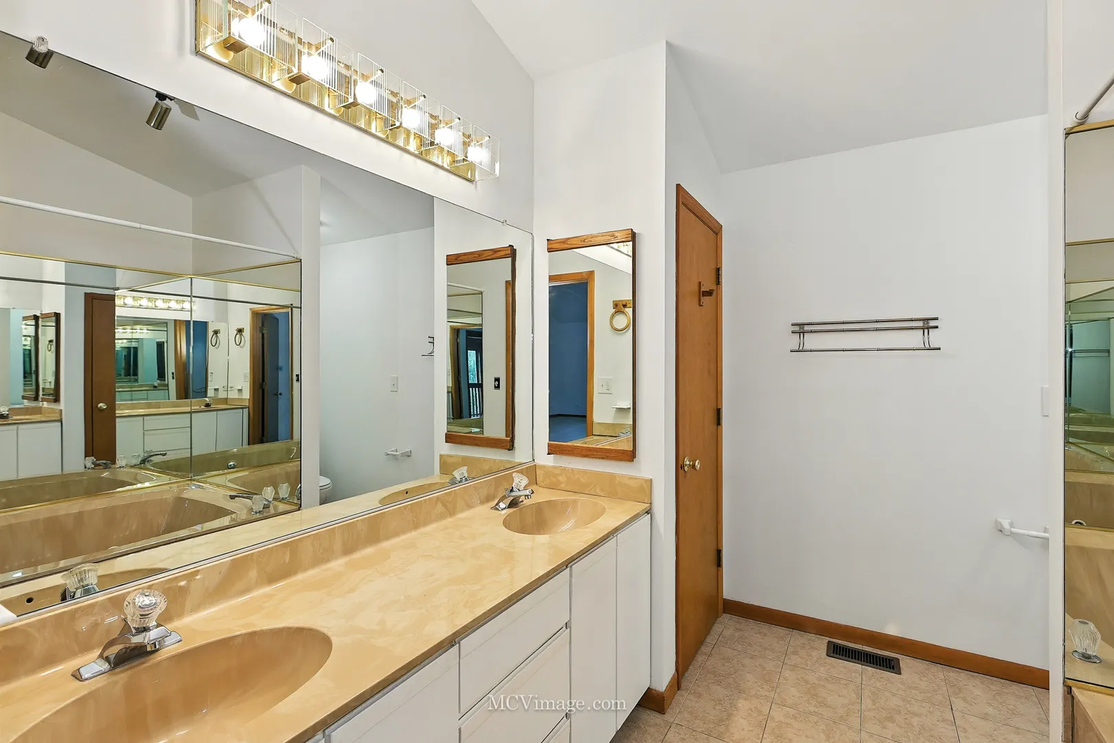 2101 Babst Court IL