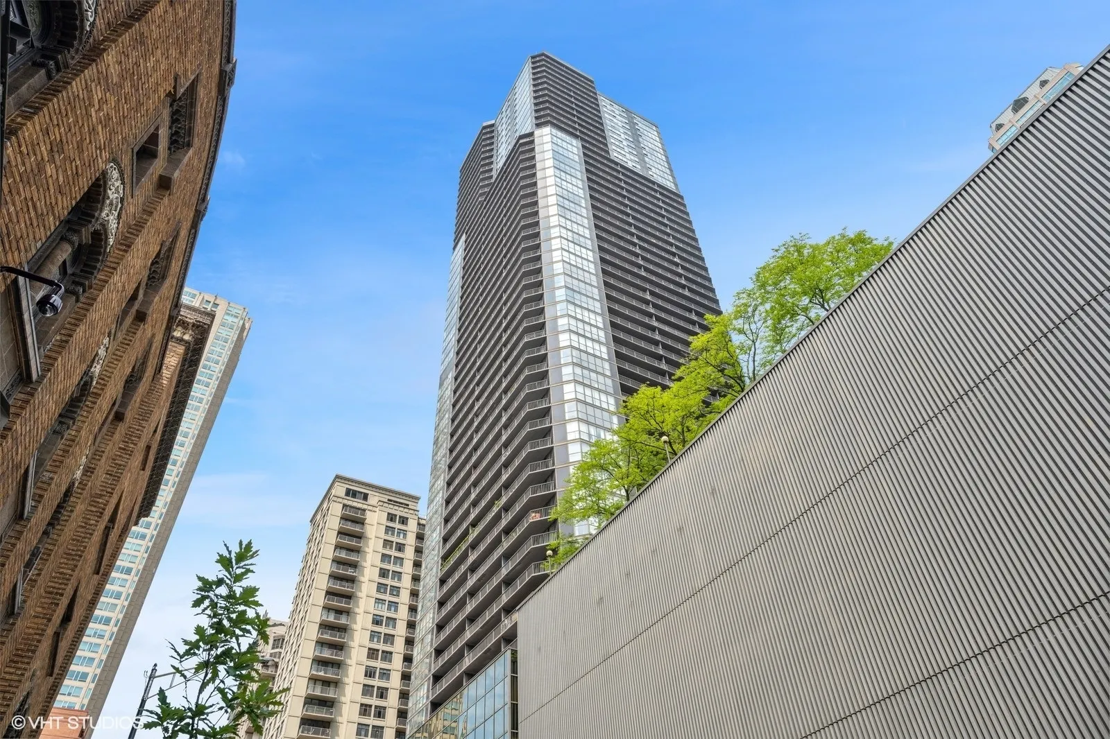 10 E Ontario Street 4404 IL