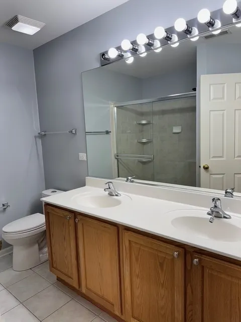 1044 N Claremont Drive IL