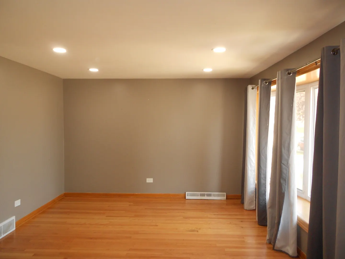 5820 S Rutherford Avenue IL