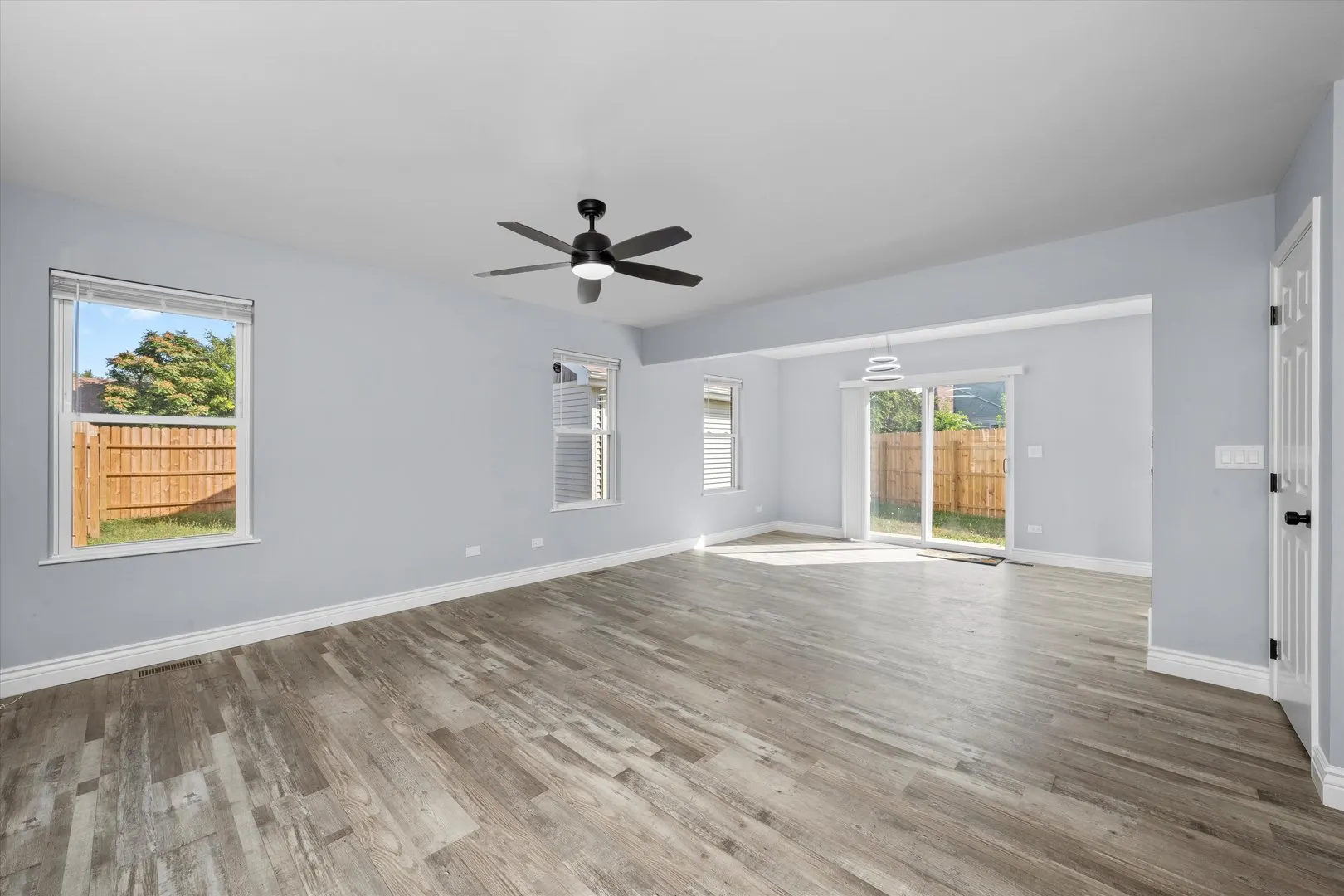 1541 Center Street IL