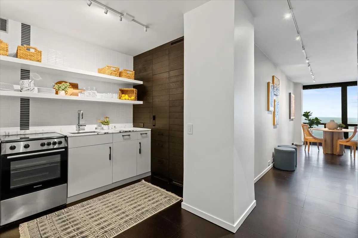 910 N Lake Shore Drive 1615 IL