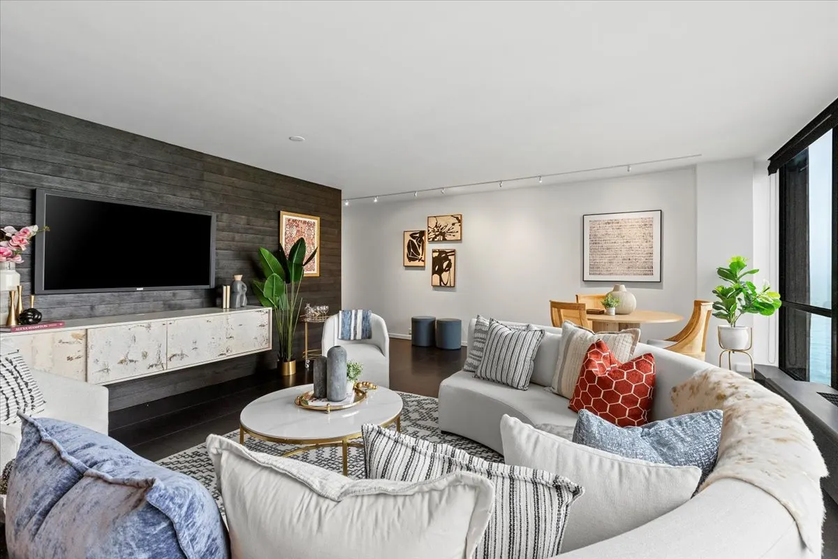 910 N Lake Shore Drive 1615 IL