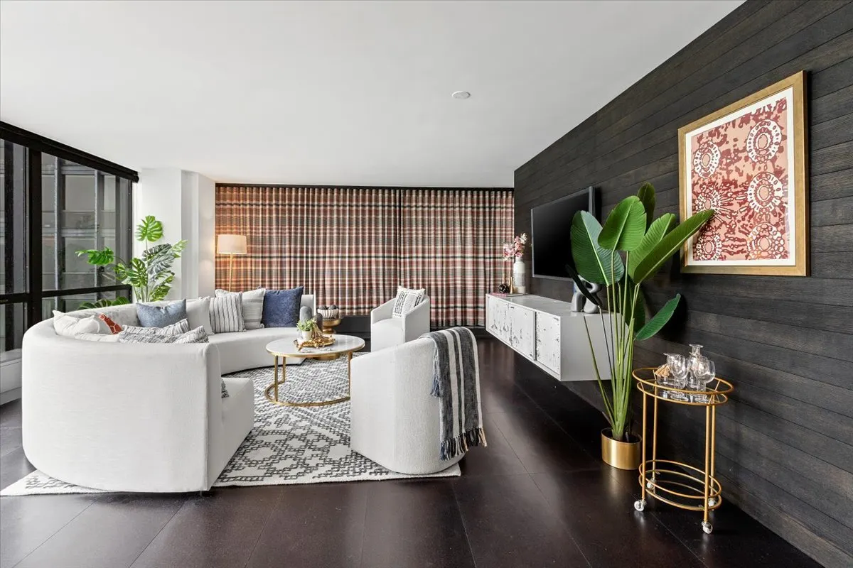 910 N Lake Shore Drive 1615 IL