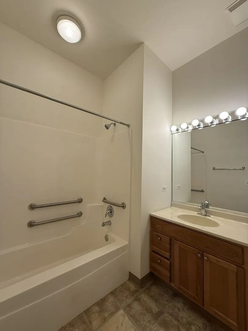 1501 W Belmont Avenue 201 IL
