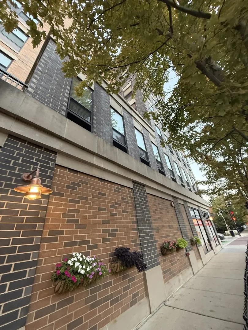 1501 W Belmont Avenue 201 IL
