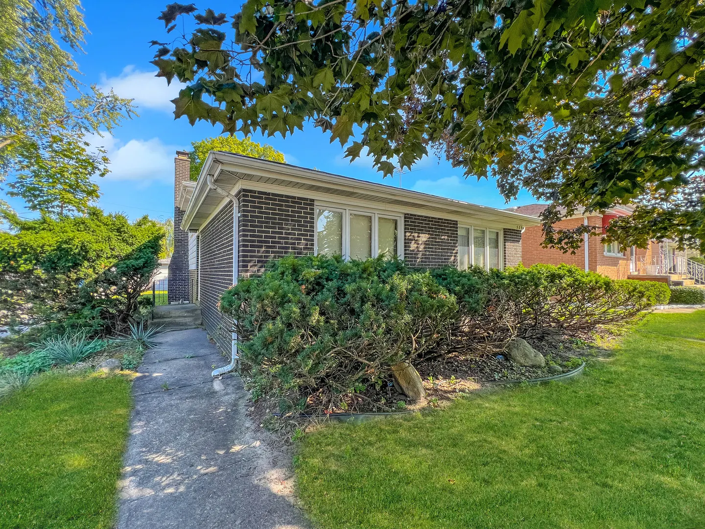 589 Superior Avenue IL