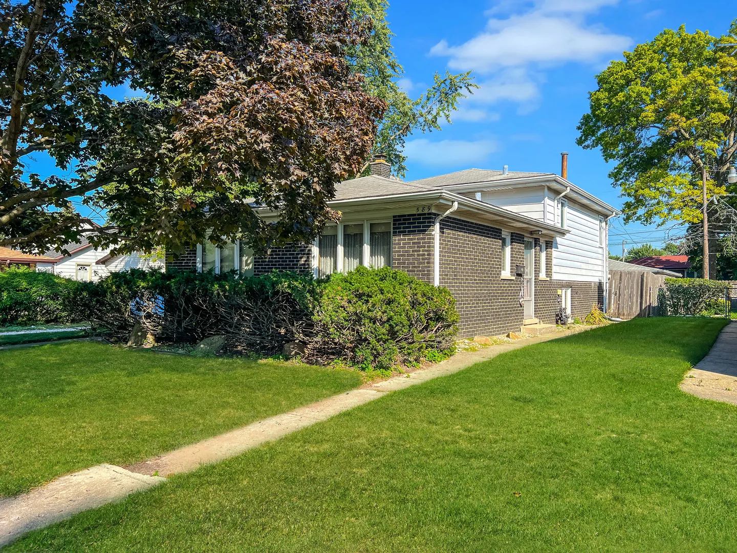 589 Superior Avenue IL