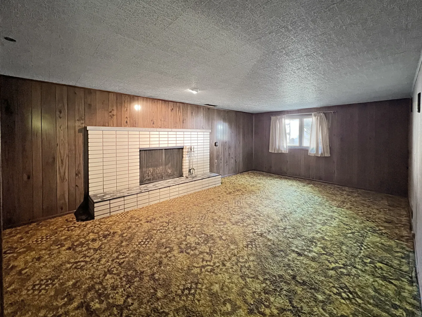 589 Superior Avenue IL