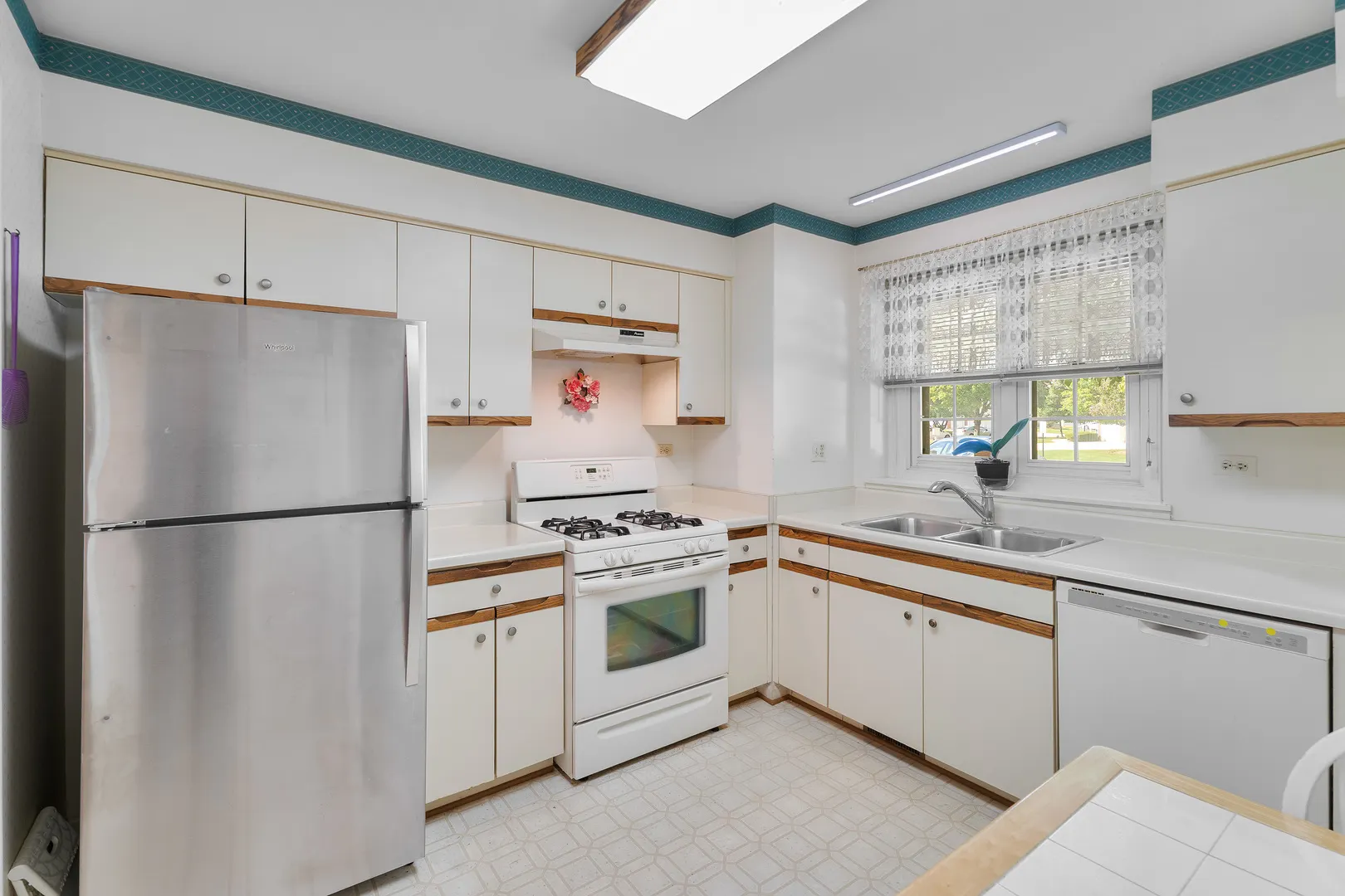 561 PARKVIEW Terrace 561 IL