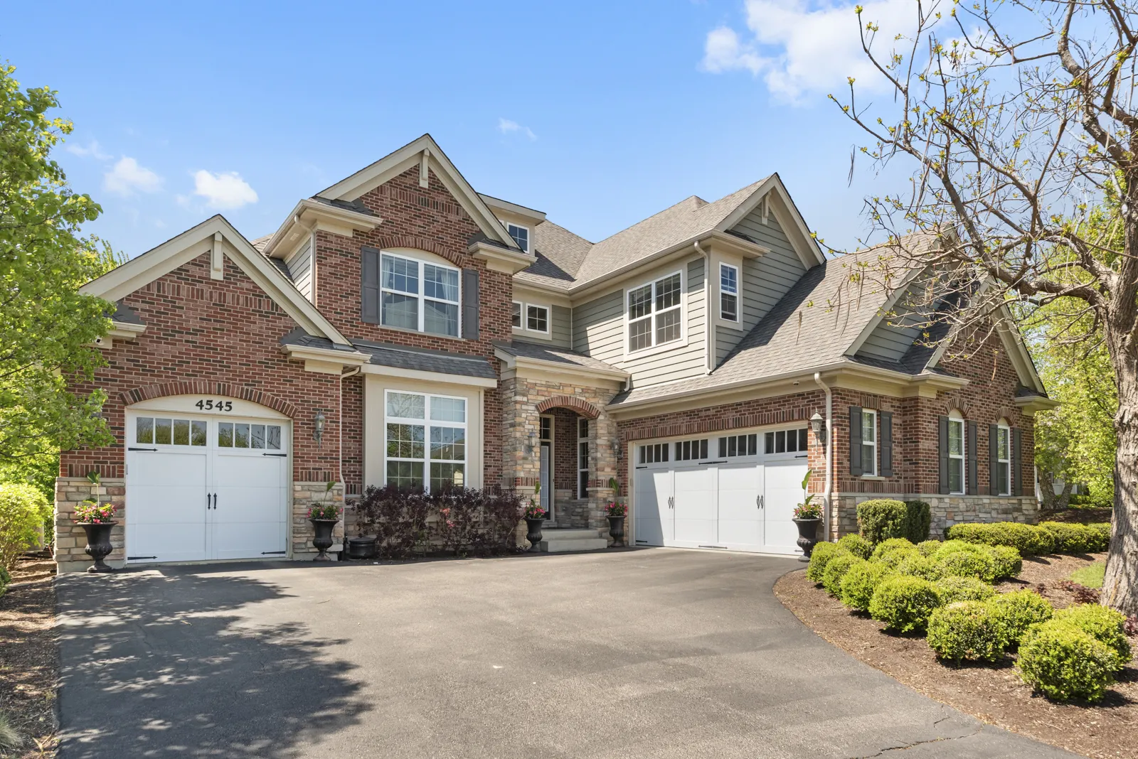 4545 Foxgrove Drive IL