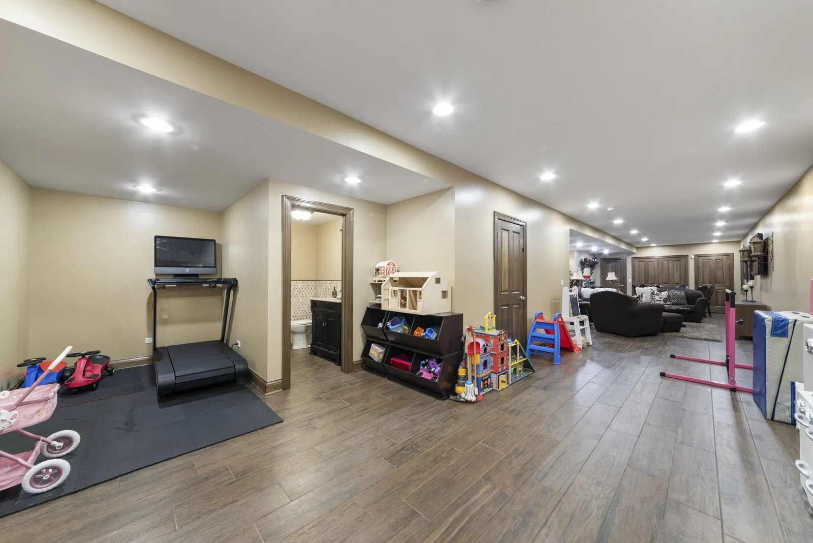 4545 Foxgrove Drive IL
