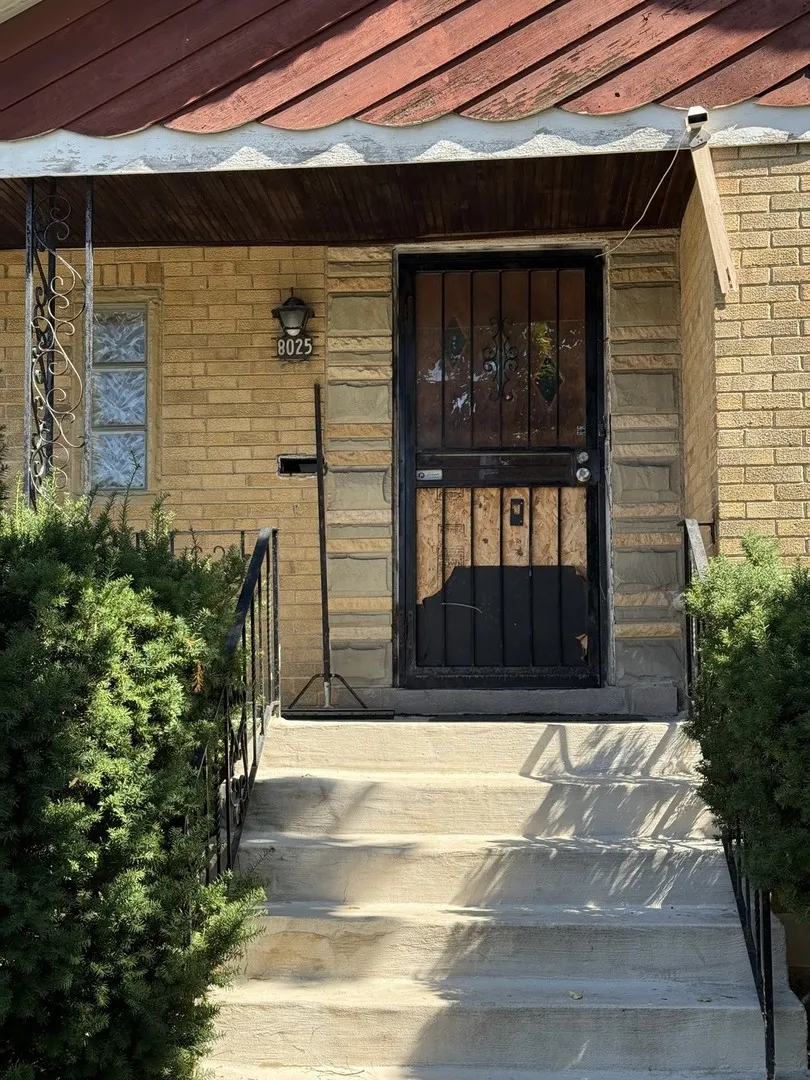 8025 S Loomis Boulevard IL