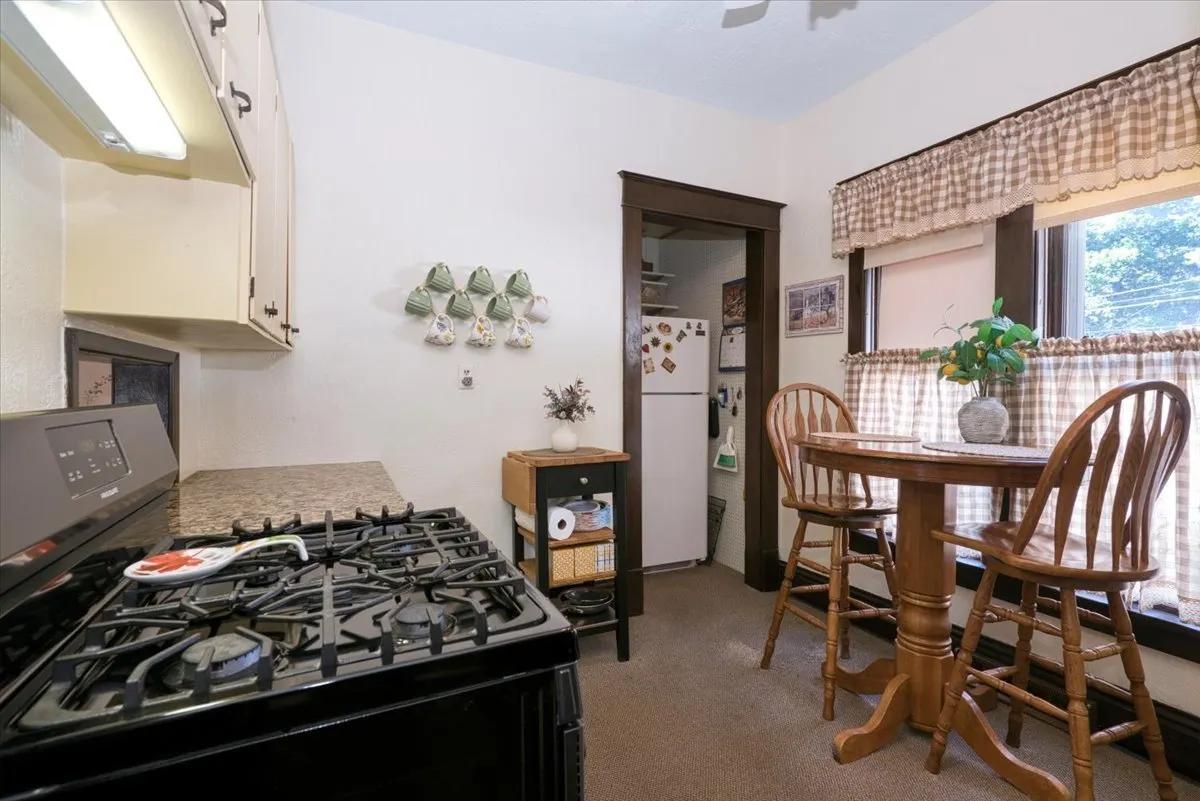 847 S 1st Street IL