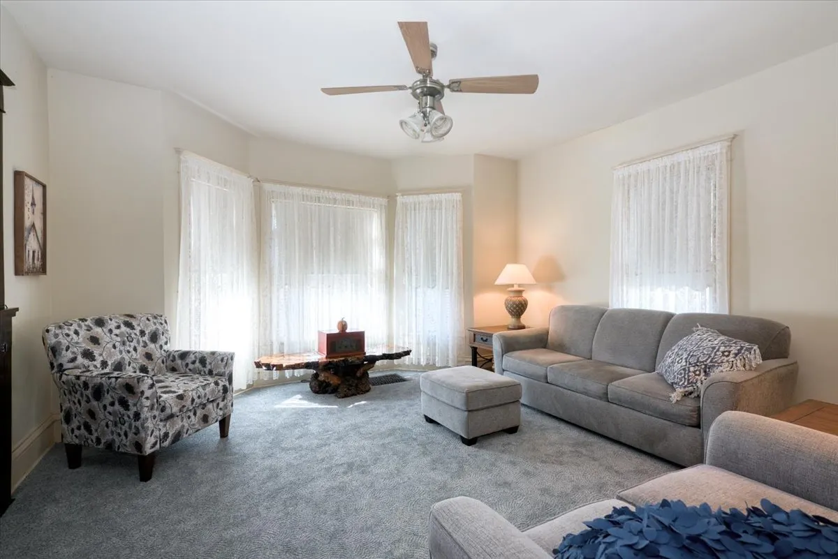 847 S 1st Street IL
