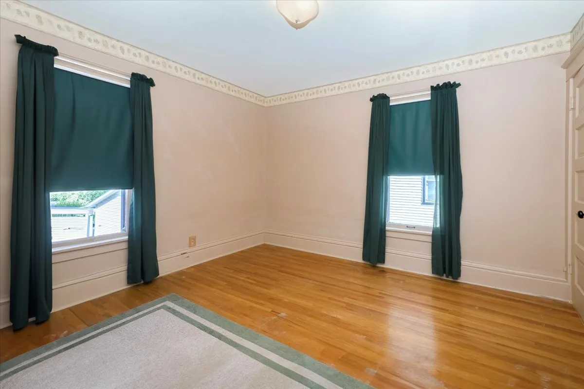 847 S 1st Street IL