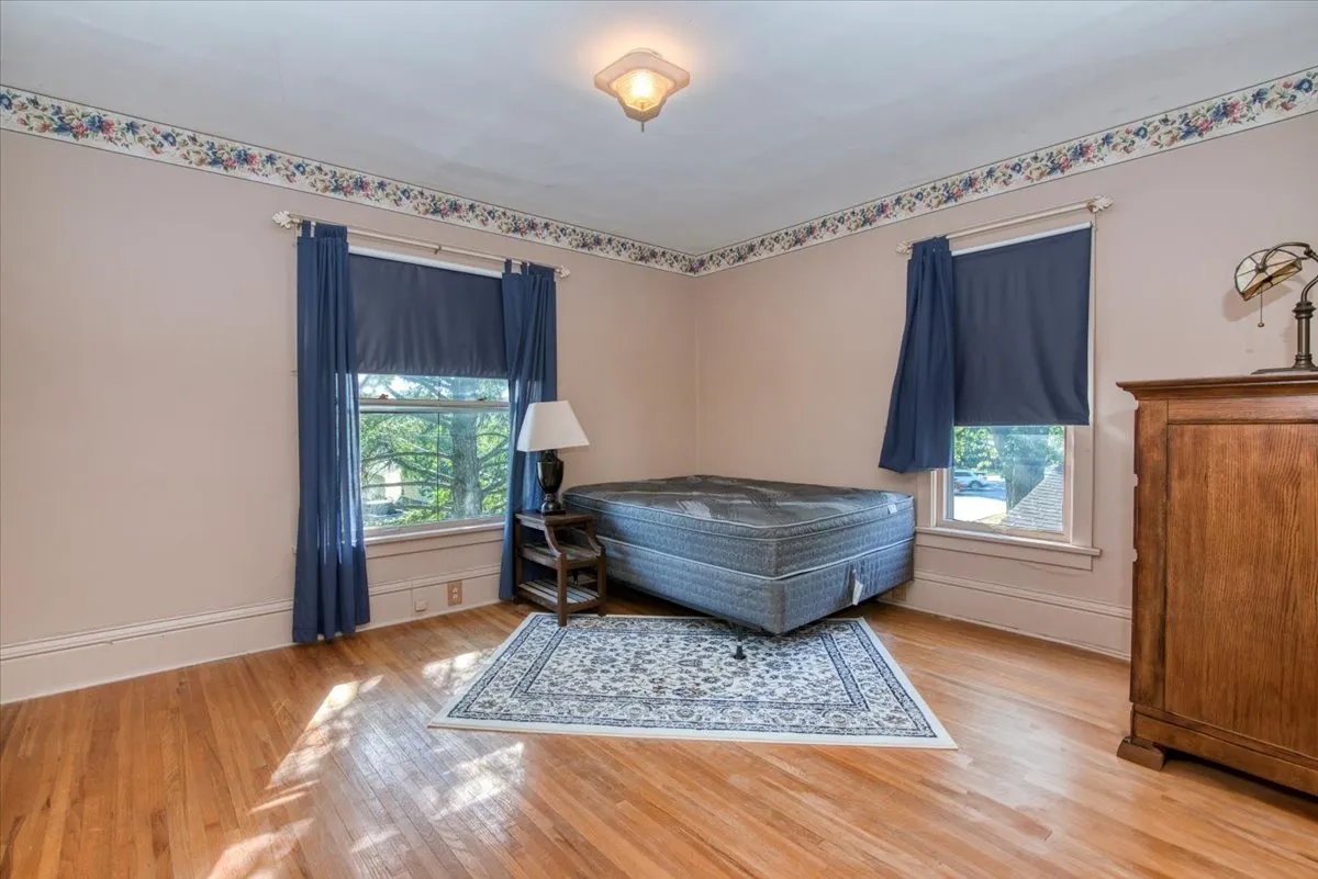 847 S 1st Street IL