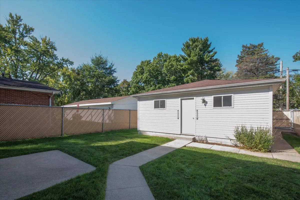 847 S 1st Street IL