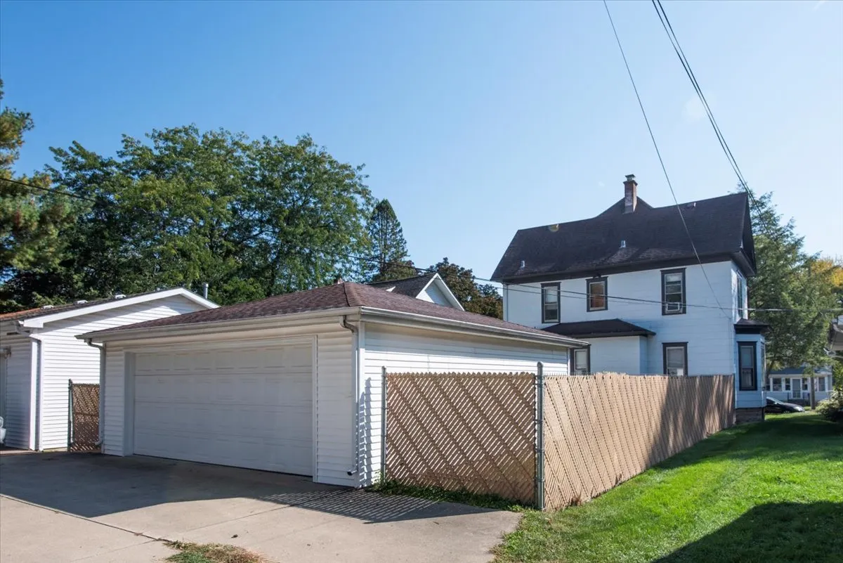 847 S 1st Street IL