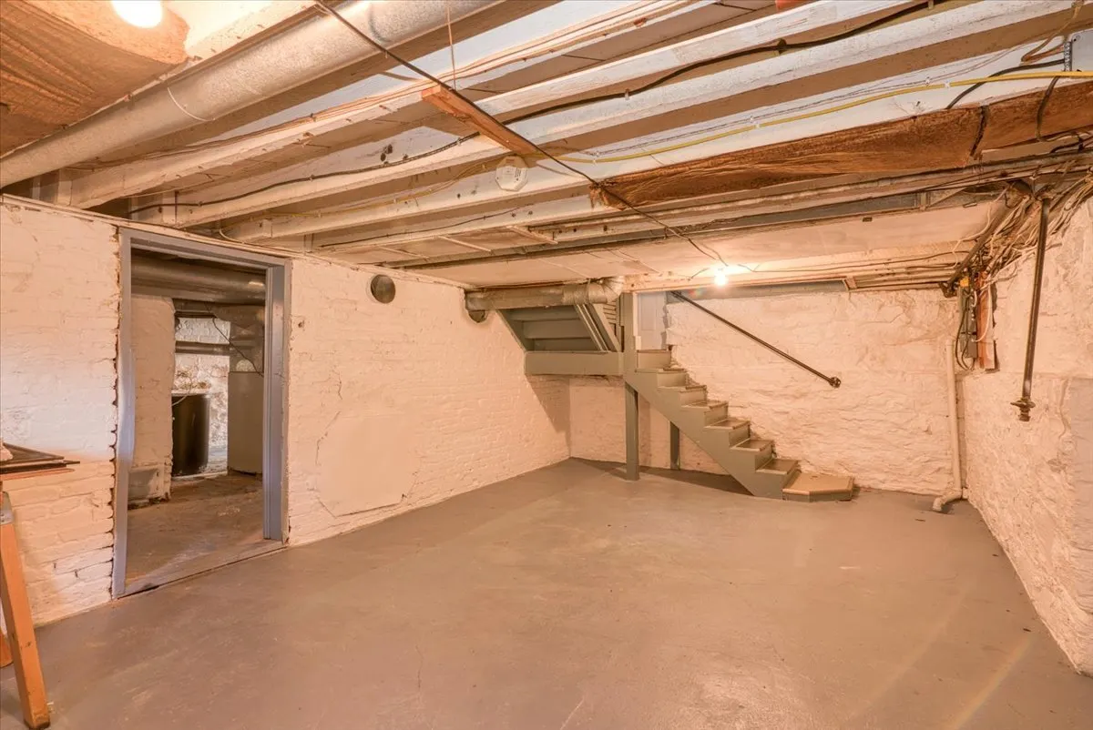 847 S 1st Street IL