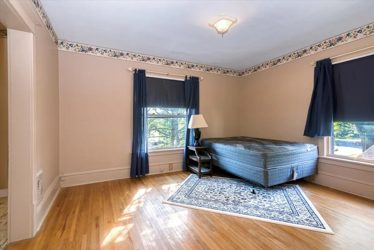 847 S 1st Street IL