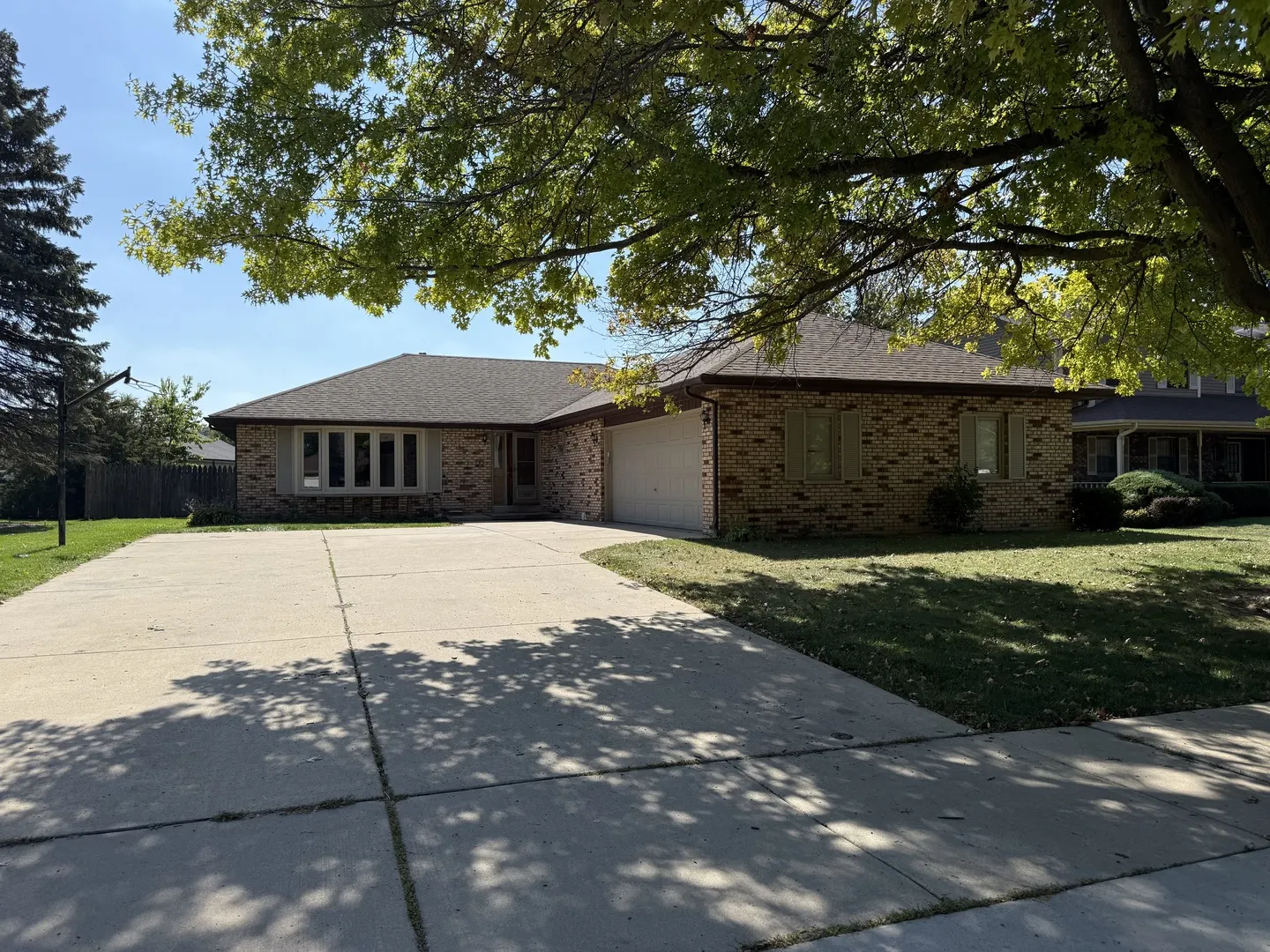 745 Donna Avenue IL