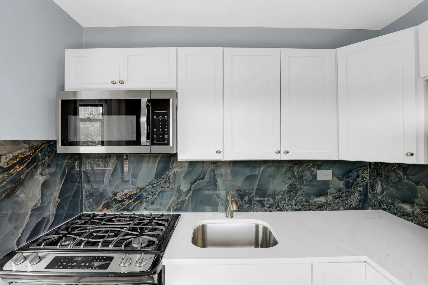 4880 N Marine Drive 404 IL