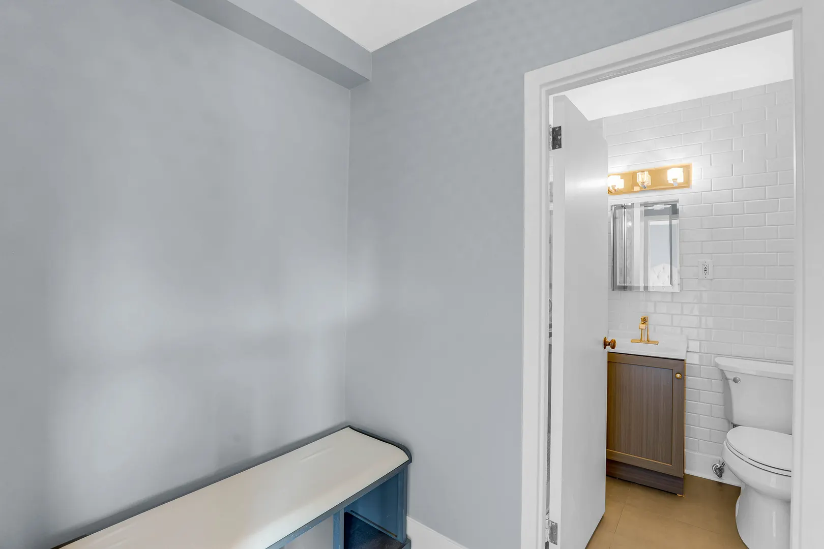 4880 N Marine Drive 404 IL