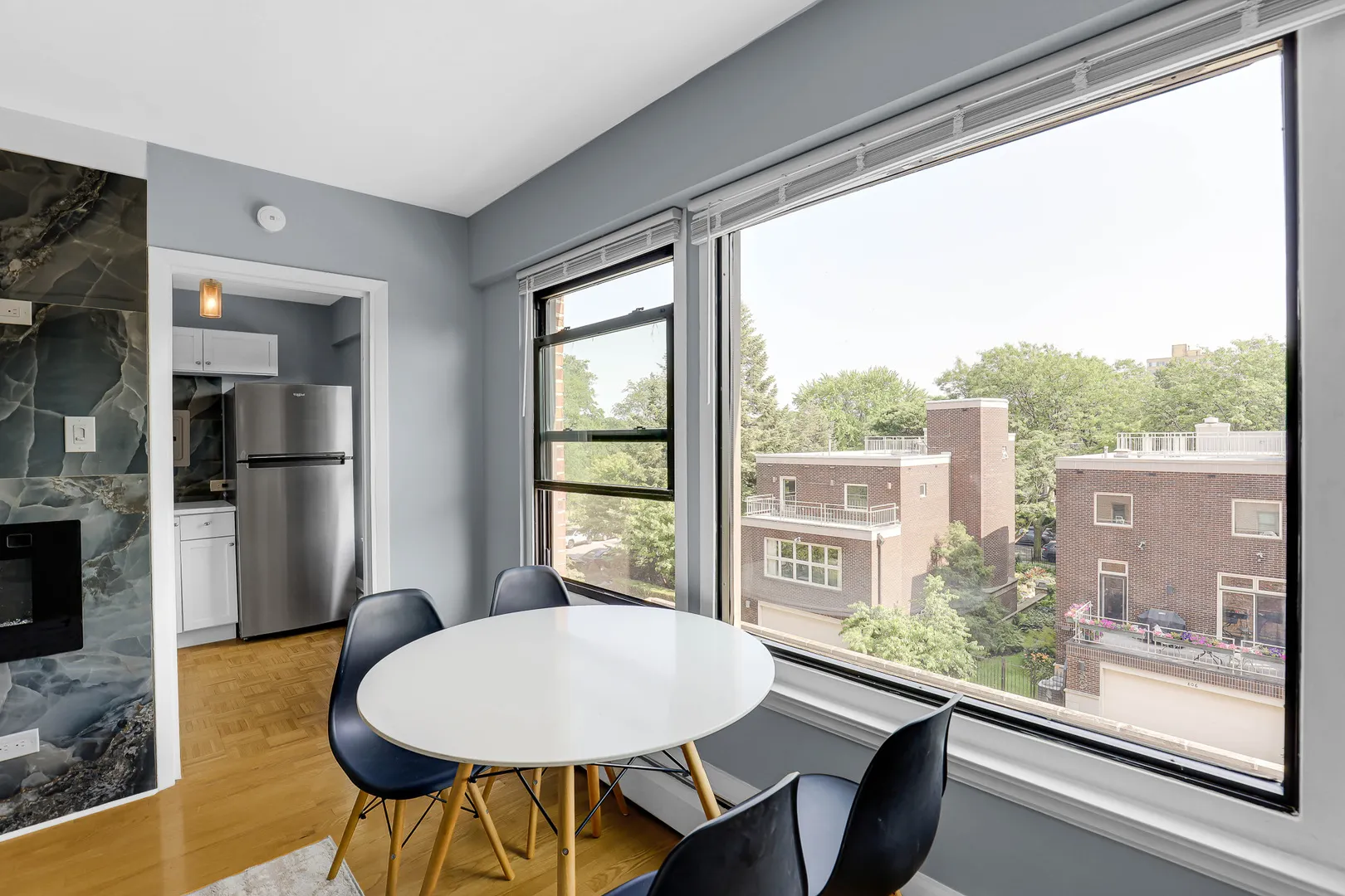 4880 N Marine Drive 404 IL