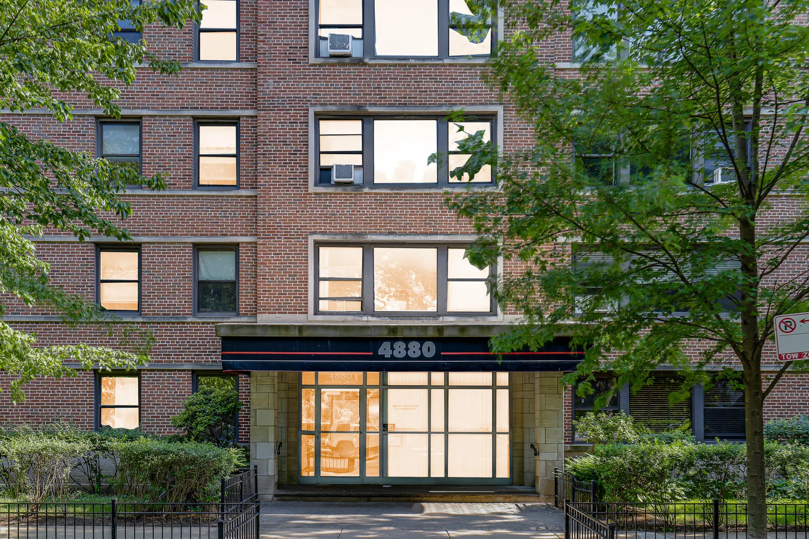 4880 N Marine Drive 404 IL